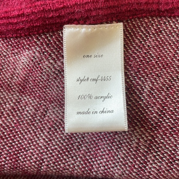 Francesca’s Poncho - Picture 6 of 6